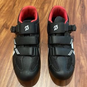 Peloton bike shoes Size 42 *clips not included*